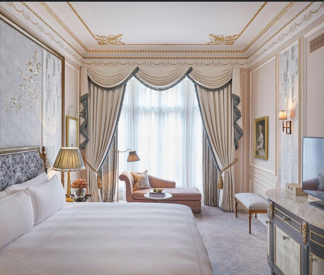 Отель Empress Madani Palace Суррей Экстерьер фото