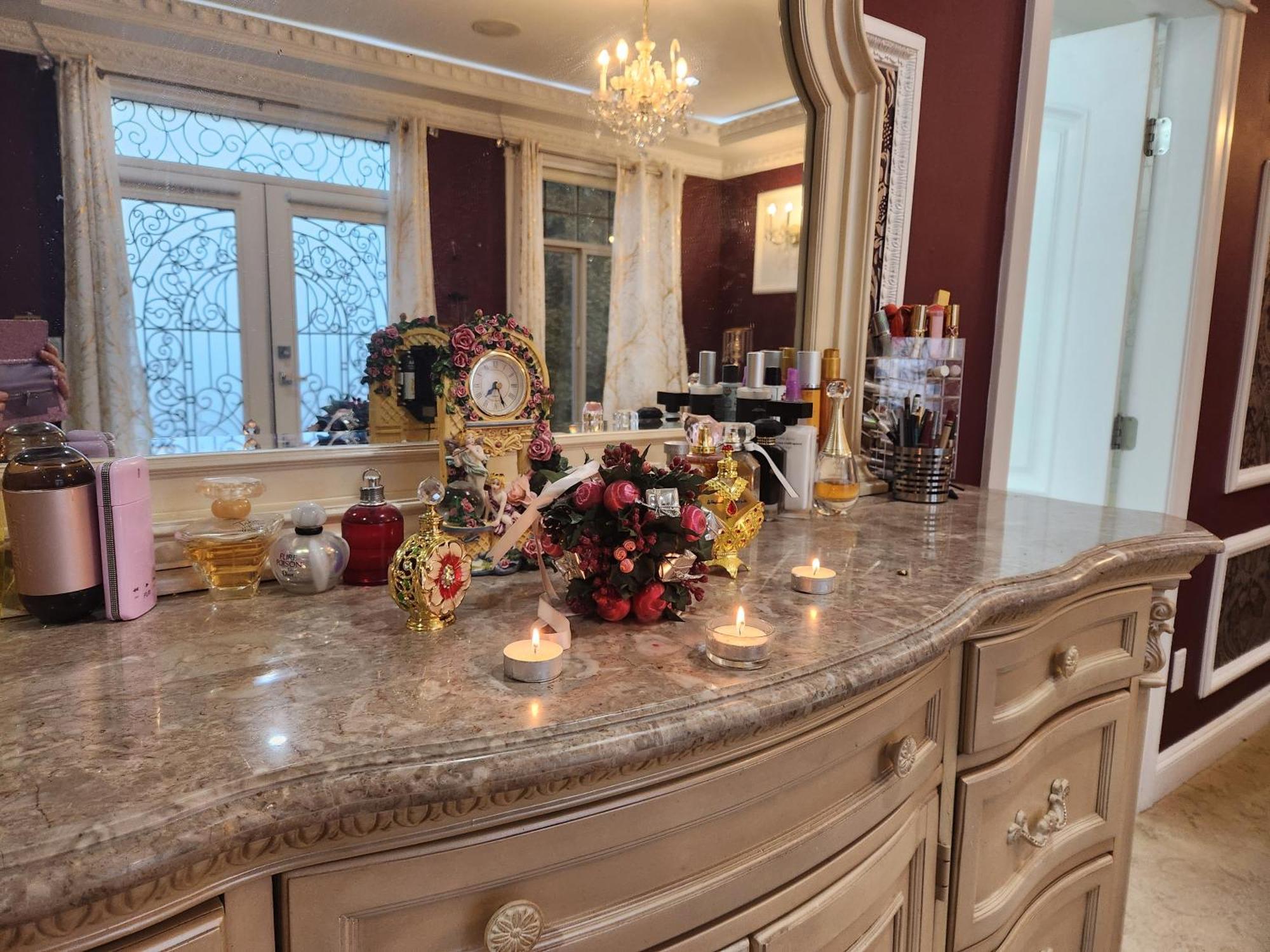 Отель Empress Madani Palace Суррей Экстерьер фото