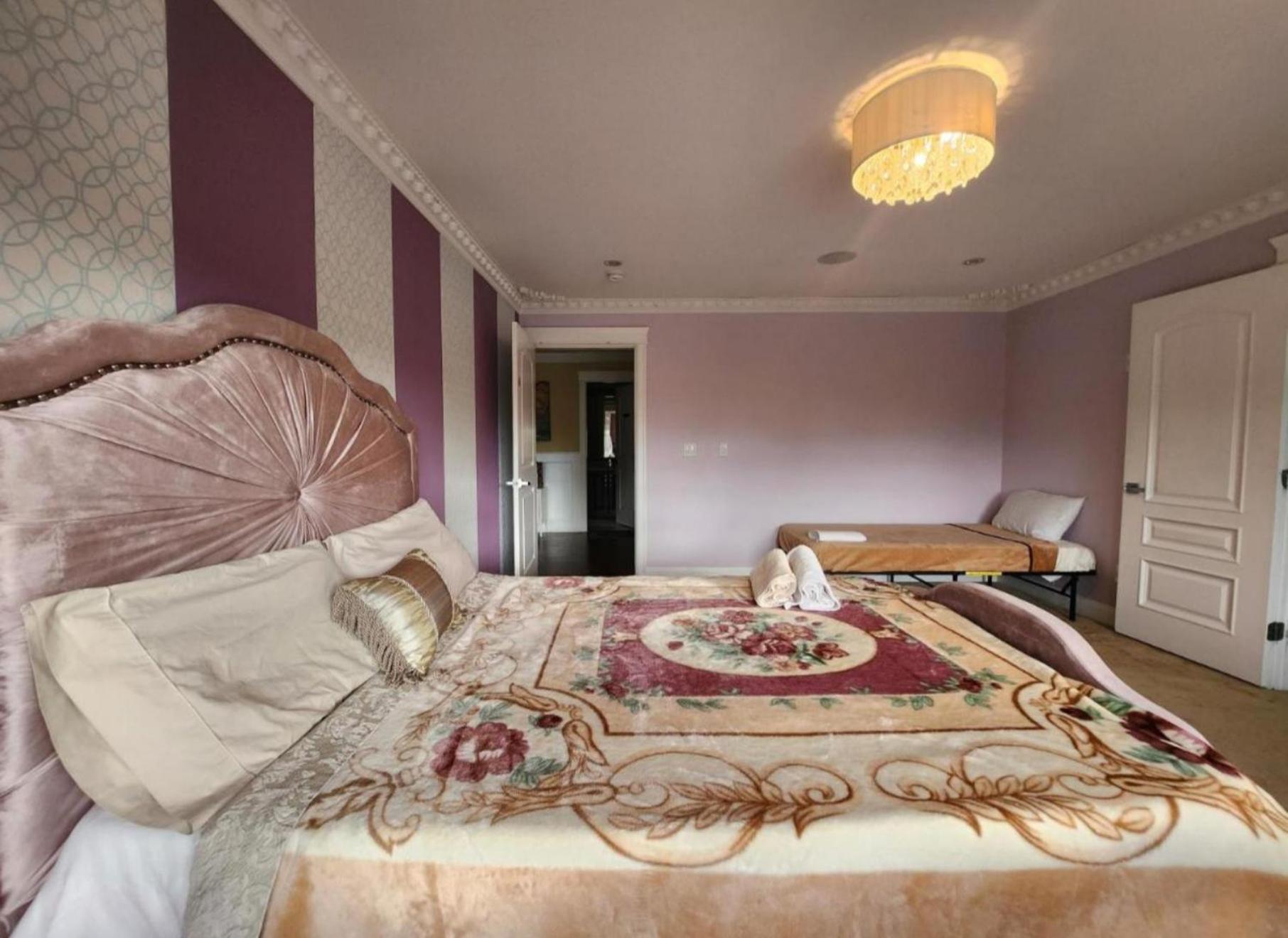 Отель Empress Madani Palace Суррей Экстерьер фото
