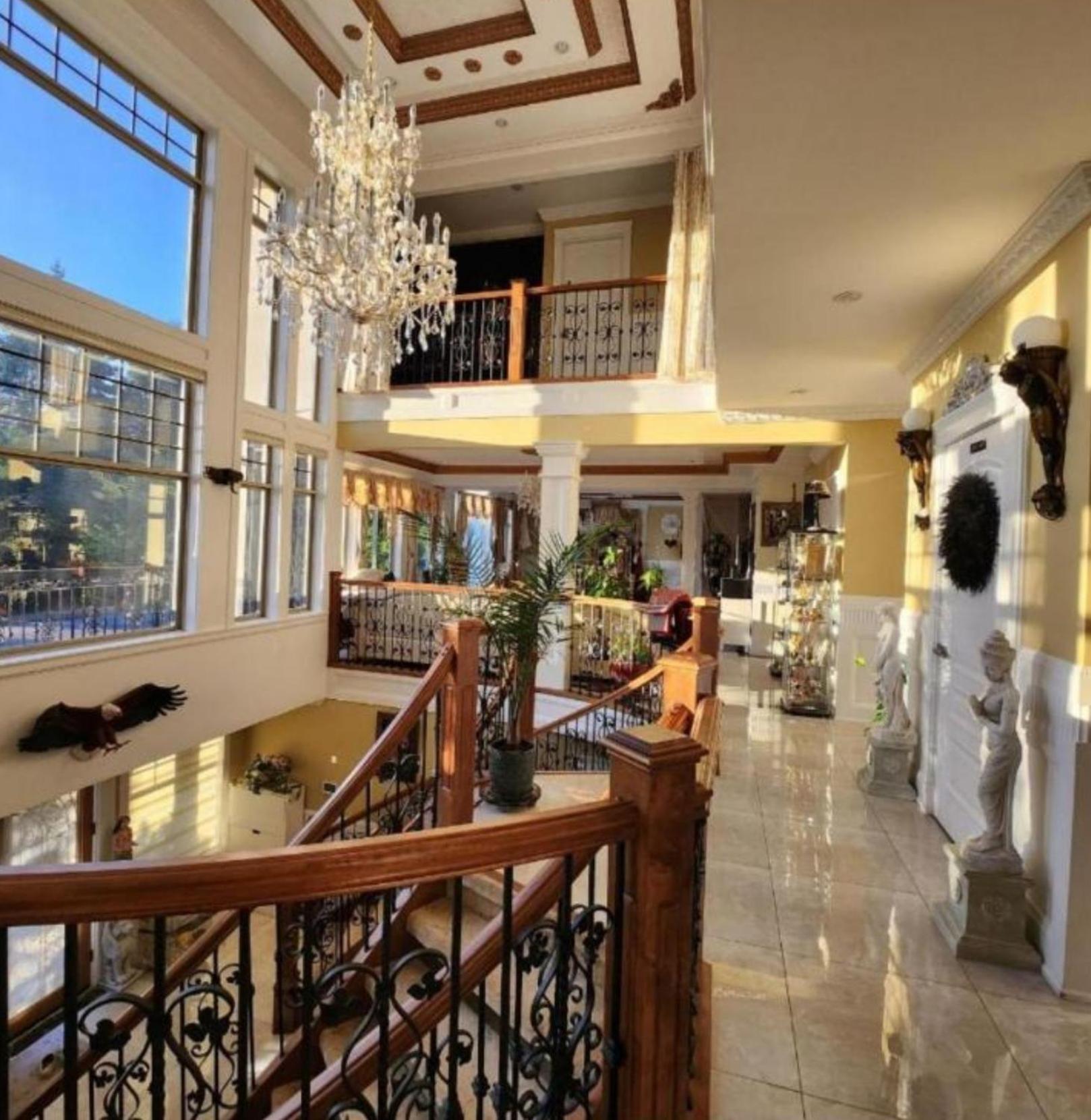 Отель Empress Madani Palace Суррей Экстерьер фото